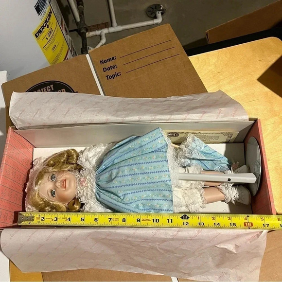 BRINN'S COLLECTIBLE PORCELAIN DOLL: Katie New Condition 1991 NM1551 - Picture 9 of 11